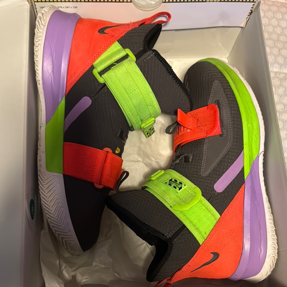 Nike LeBron Solider 13